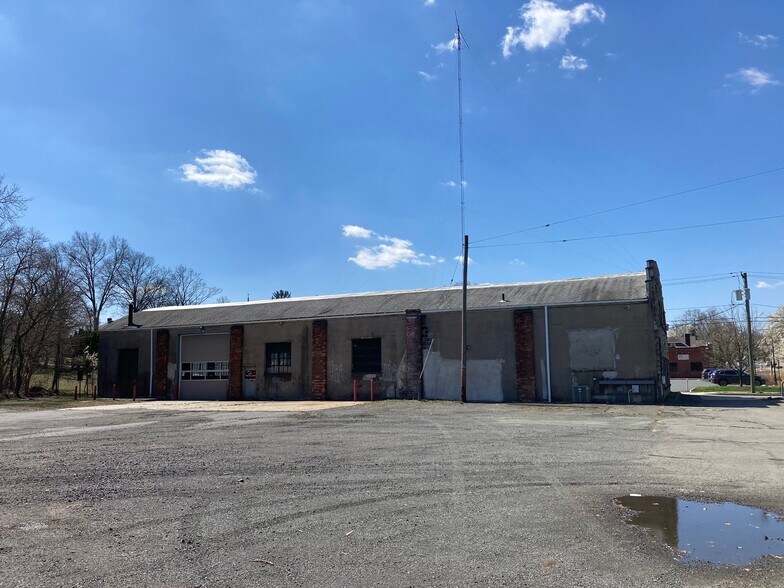 More Photos Of 71 E Broad St, Hopewell Auto Repair For Lease