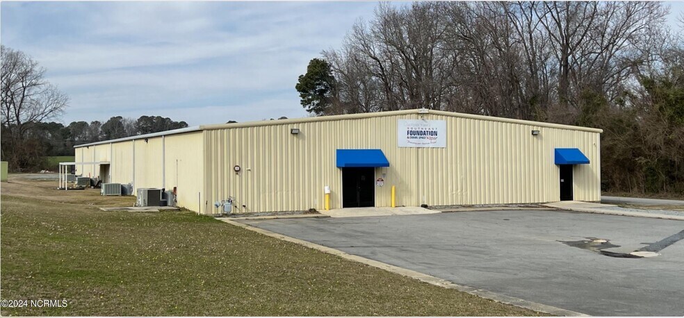 Primary Photo Of 709 1/2 Southwest Blvd, Clinton Warehouse For Lease