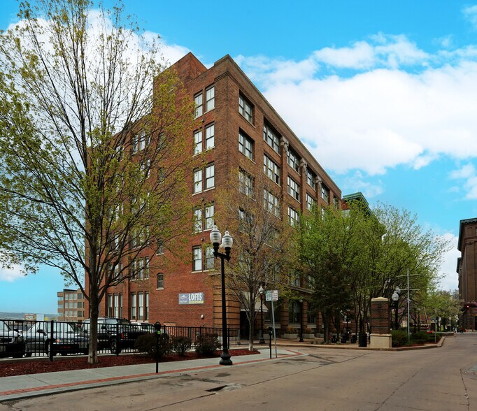 Primary Photo Of 412 W 8th St, Kansas City Apartments For Sale