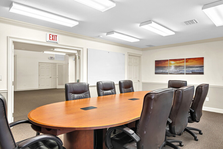 More Photos Of 525 8th St W, Bradenton Office For Sale