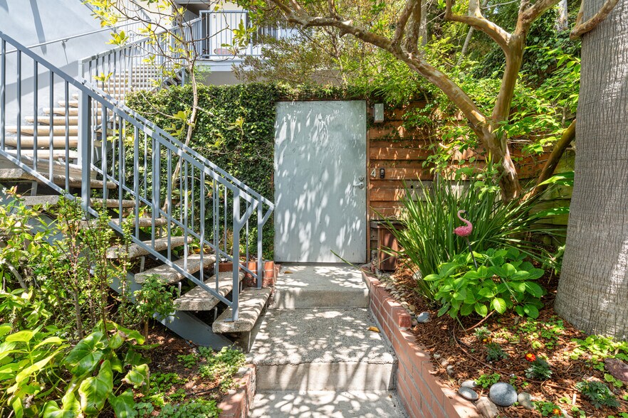 More Photos Of 631 Pier Ave, Santa Monica Apartments For Sale