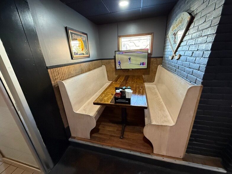 More Photos Of 127 S Broadway St, New Philadelphia Storefront Retail Office For Sale