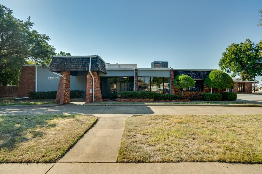 Primary Photo Of 1921 9th St, Wichita Falls Healthcare For Sale