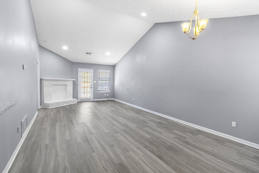 More Photos Of 563 Briar Hill Ct, Riverdale Apartments For Sale