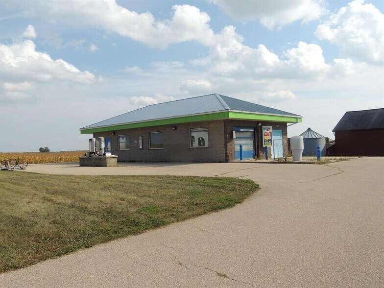 More Photos Of 375 S Main St, Clintonville Specialty For Sale