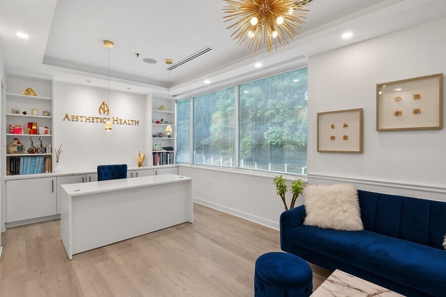 Primary Photo Of 7601 Lewinsville Rd, McLean Medical For Sale
