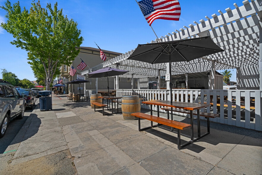 More Photos Of 106 W J St, Benicia Office For Sale