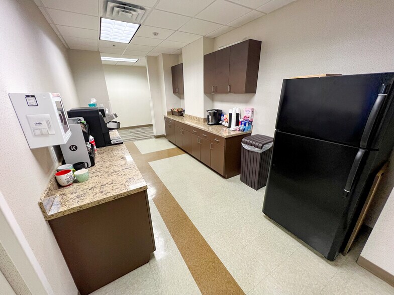 More Photos Of 500 W Illinois Ave, Midland Office For Lease