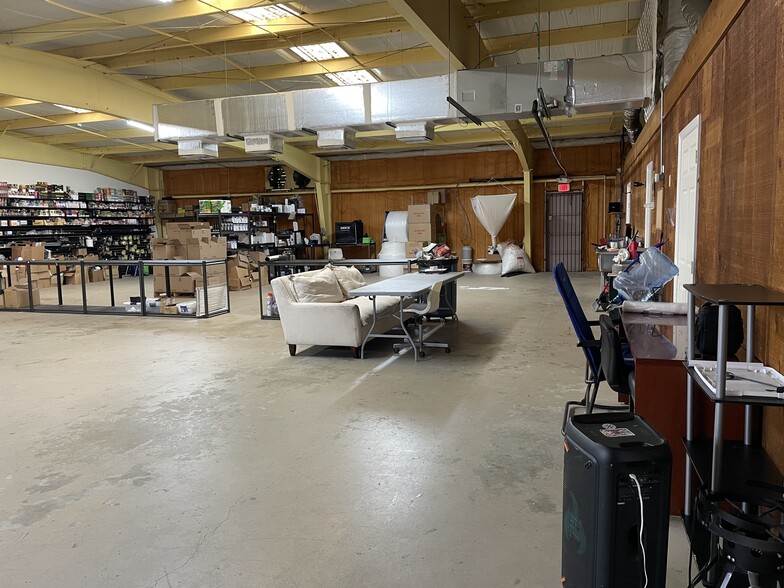 More Photos Of 1540 Kurt St, Eustis Manufacturing For Sale