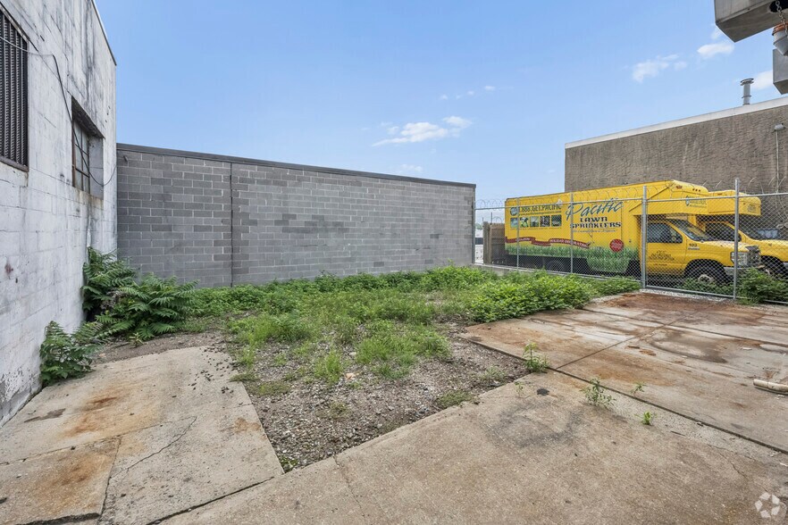 More Photos Of 18-17 130th St, College Point Warehouse For Lease