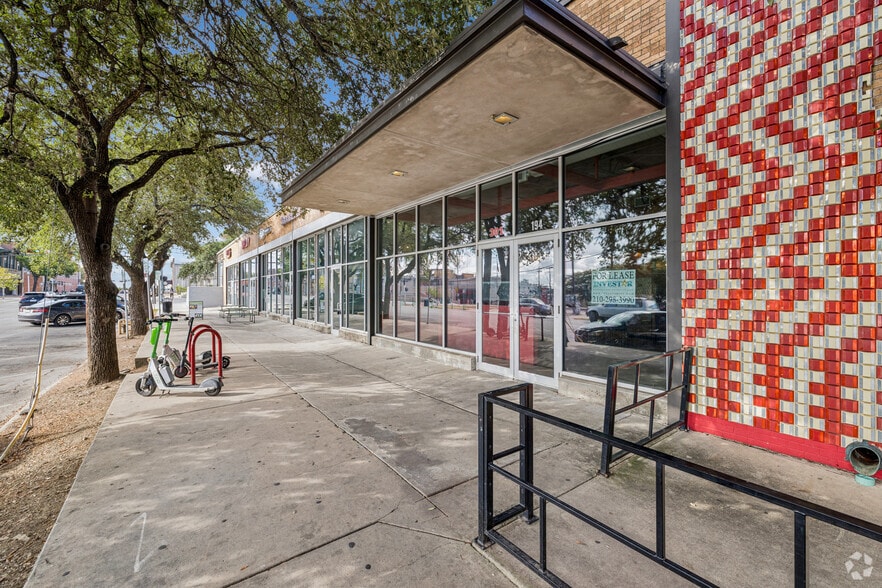 More Photos Of 301 N Guadalupe St, San Marcos Storefront Retail Office For Lease