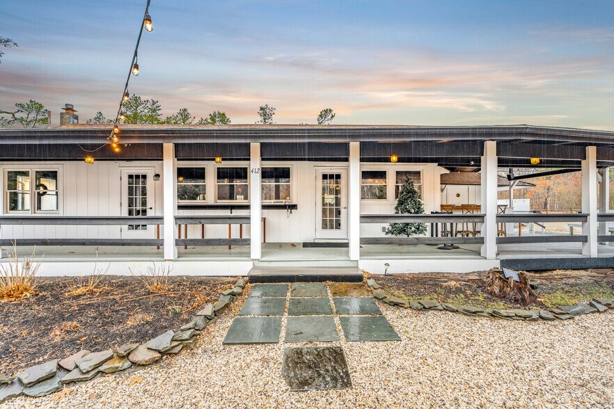 Primary Photo Of 412 Montauk Hwy, East Quogue Freestanding For Sale