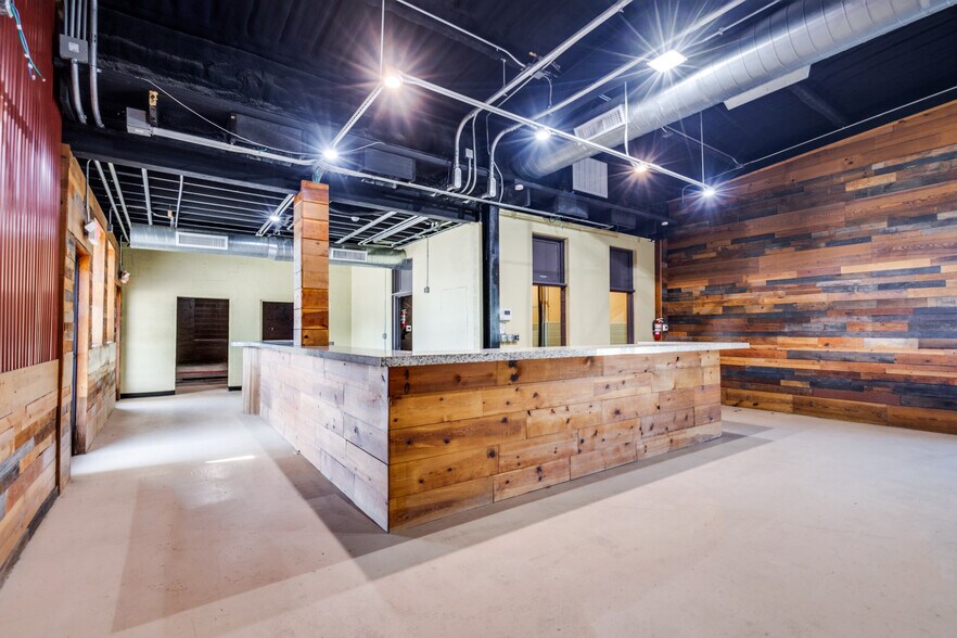 More Photos Of 400 S Elm St, Denton Auto Repair For Lease