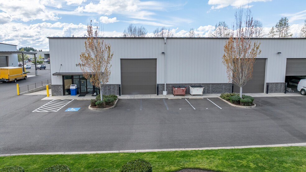 More Photos Of 91370 N Coburg Industrial Way, Coburg Industrial For Lease