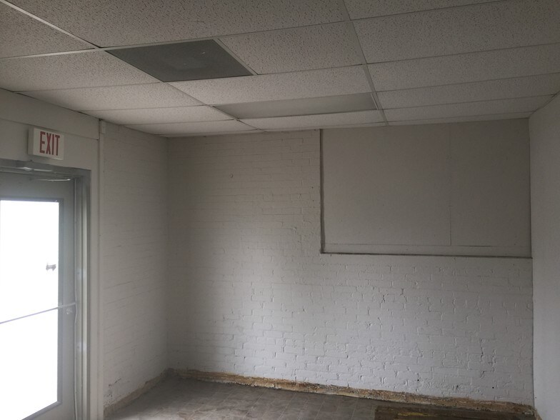 More Photos Of 331 Miller St, Benton Harbor Warehouse For Lease