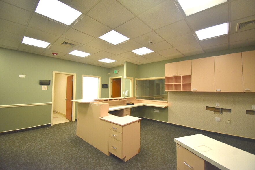 More Photos Of 120 New York Ave, Huntington Medical For Sale