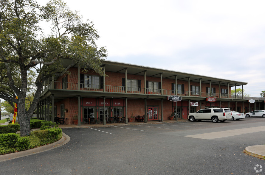 Primary Photo Of 3801-3853 S Alameda St, Corpus Christi Storefront Retail Office For Lease