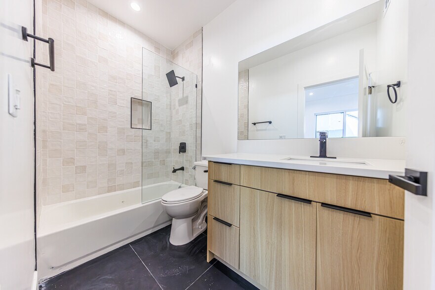 More Photos Of 2424 S West View St, Los Angeles Apartments For Sale