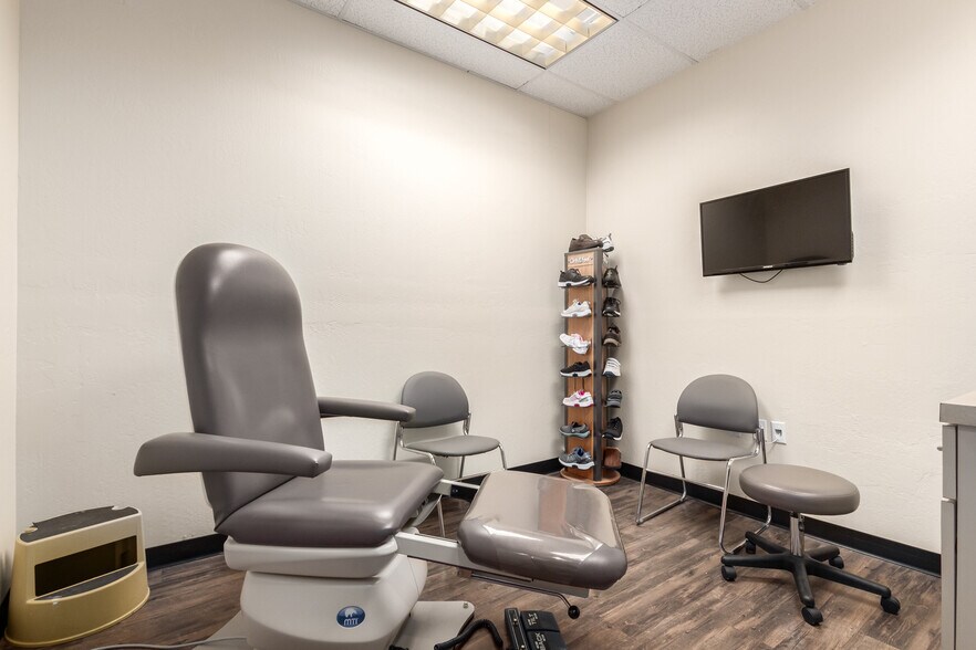 More Photos Of 4045 E Union Hills Dr, Phoenix Medical For Sale