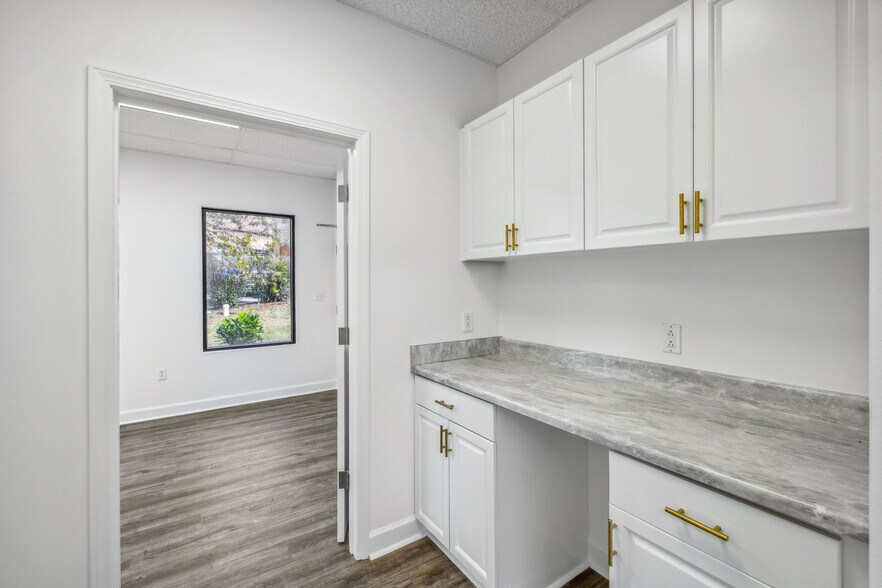 More Photos Of 106 Mission Ct, Franklin Office For Sale