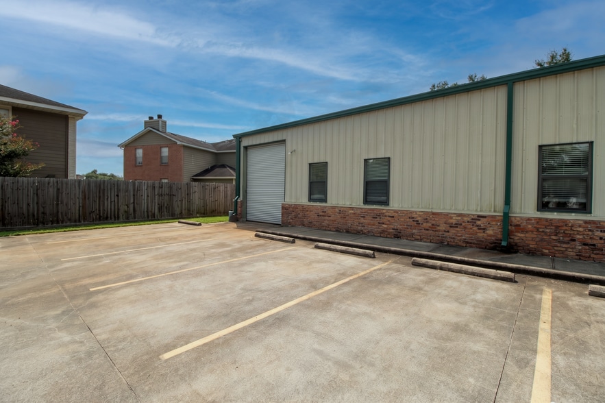 More Photos Of 404 Newport Blvd, League City Flex For Sale