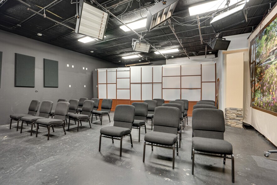 More Photos Of 8855 N Stemmons Fwy, Dallas Office For Sale