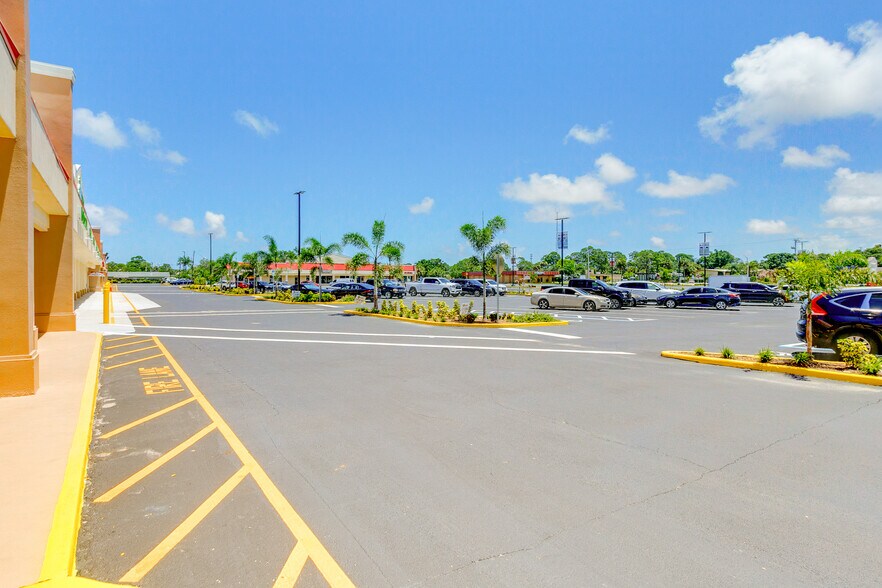 More Photos Of 910-920 Barton Blvd, Rockledge General Retail For Lease