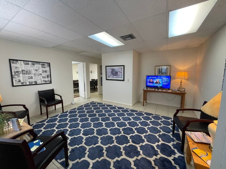 More Photos Of 2335 Tamiami Trl N, Naples Medical For Sale