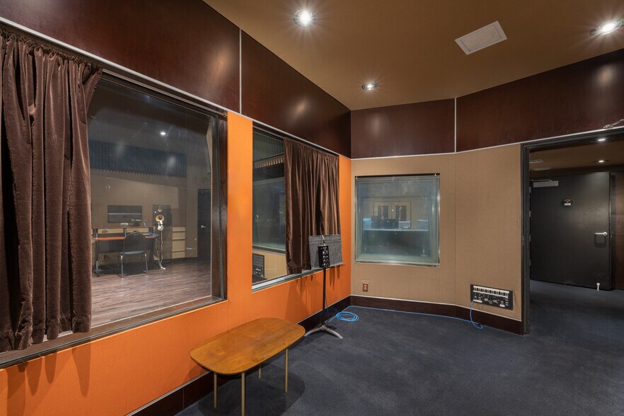 More Photos Of 5102 Vineland Ave, North Hollywood Movie Radio TVStudio For Lease