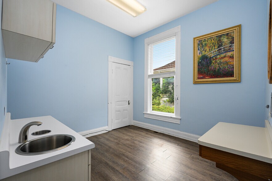 More Photos Of 318 S Main St, Sebastopol Office For Sale