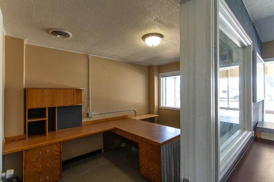 More Photos Of 815 N 1st Ave, Great Falls Auto Dealership For Sale