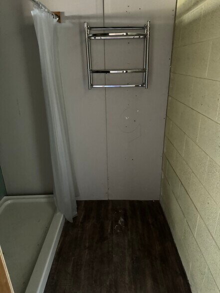 More Photos Of 220 S Madison St, Rockford Specialty For Sale