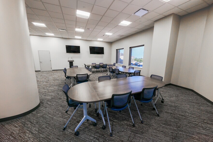 More Photos Of 802 N Carancahua St, Corpus Christi Office For Lease