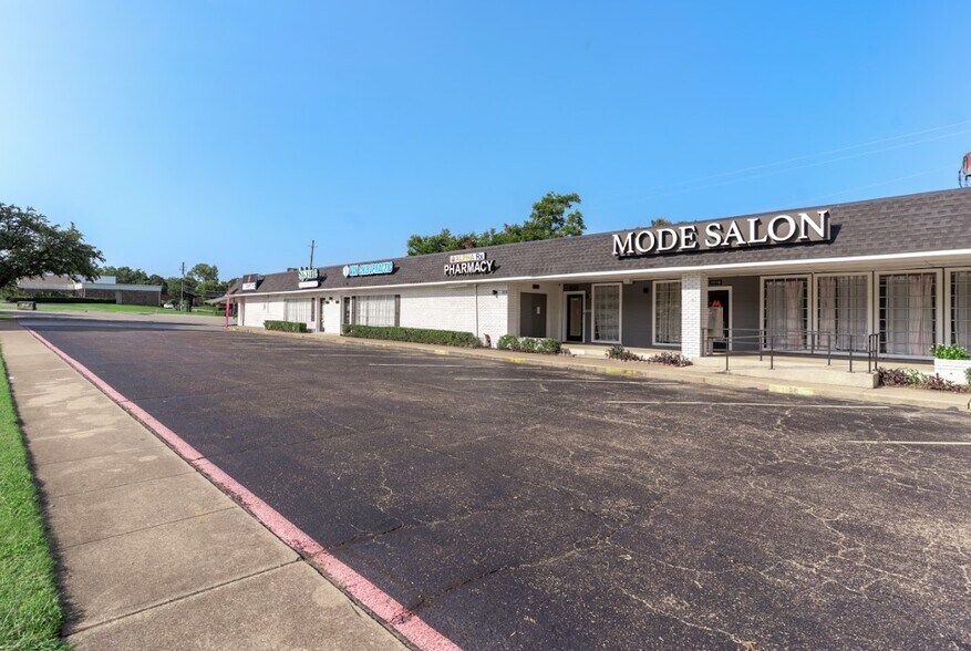 More Photos Of 1012 N Davis Dr, Arlington Storefront For Lease