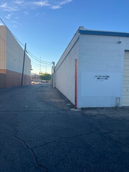 More Photos Of 1801-1807 Western Ave, Las Vegas Light Manufacturing For Sale