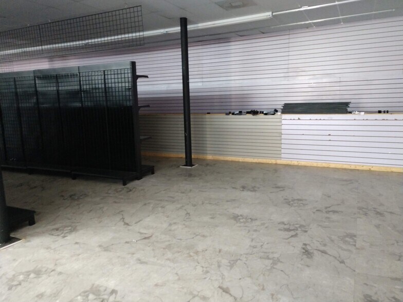More Photos Of 3380 Summer Ave, Memphis Freestanding For Lease