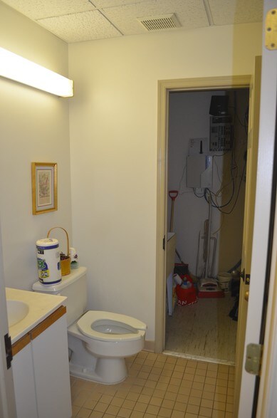 More Photos Of 3923 Blenheim Blvd, Fairfax Medical For Sale