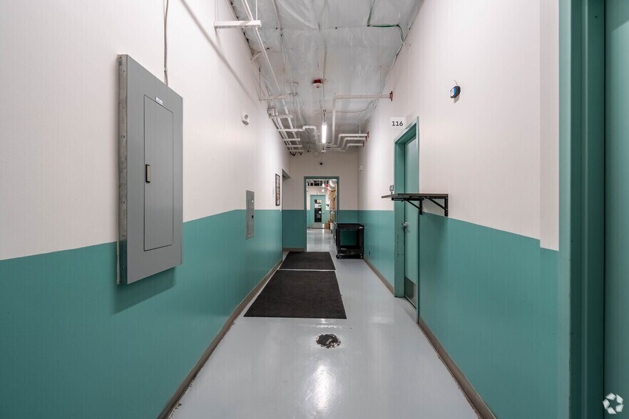 More Photos Of 5600 Roosevelt Way, Seattle Freestanding For Lease