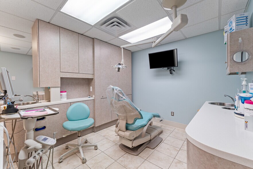 More Photos Of 5555 Us-60 E, Huntington Office For Sale