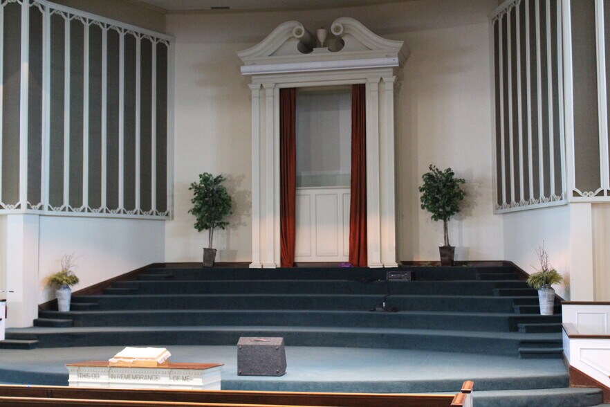 More Photos Of 1519 Circle Park Blvd, Fort Worth Religious Facility For Sale