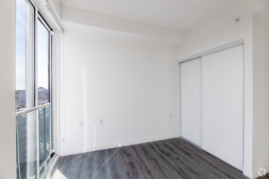 More Photos Of 100 Bond St E, Oshawa Apartments For Lease