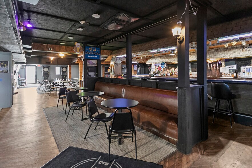 More Photos Of 220 N Old Route 66, Litchfield Restaurant For Sale