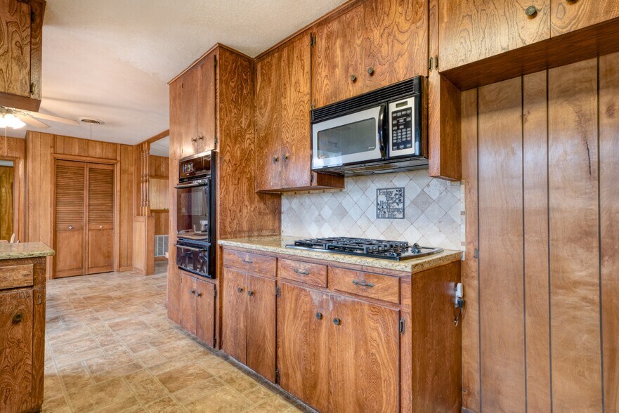 More Photos Of 508 N Lee St, Round Rock Office For Sale