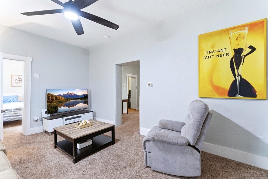 More Photos Of 615 Keleher Ave NW, Albuquerque Flex For Sale