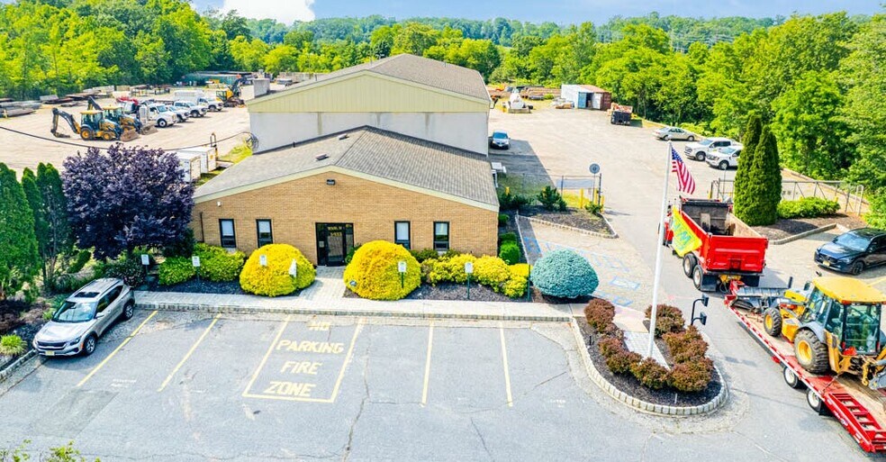 More Photos Of 450 County Rd, Cliffwood Warehouse For Lease