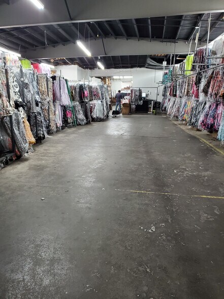 More Photos Of 1525 E 25th St, Los Angeles Manufacturing For Sale