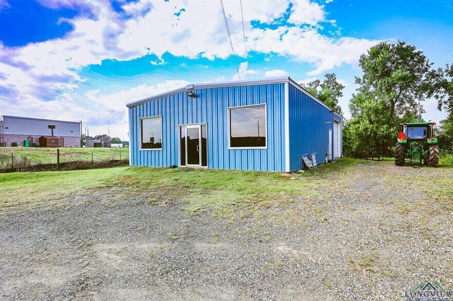 More Photos Of 1024 US Highway 59 N, Carthage Veterinarian Kennel For Sale
