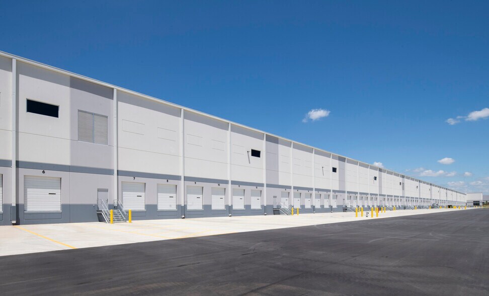 More Photos Of 142 Serviceberry Way, Mooresville Distribution For Lease