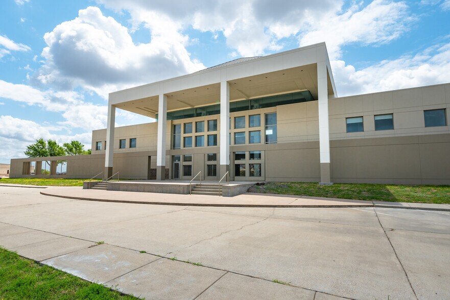 More Photos Of 1024 Texas Yes Blvd, Robstown Office For Lease