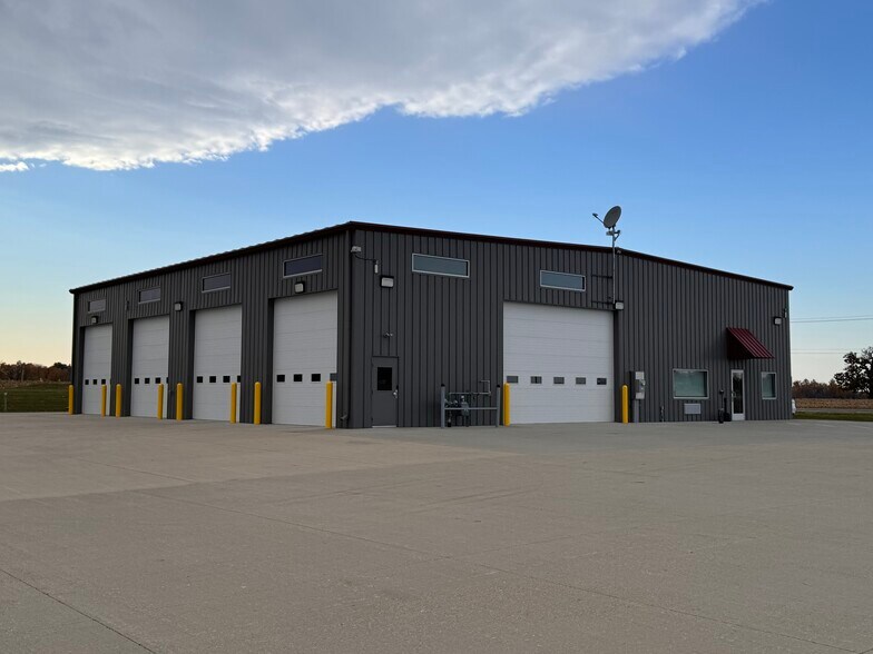 More Photos Of N643 Boulder Rd, Watertown Distribution For Sale